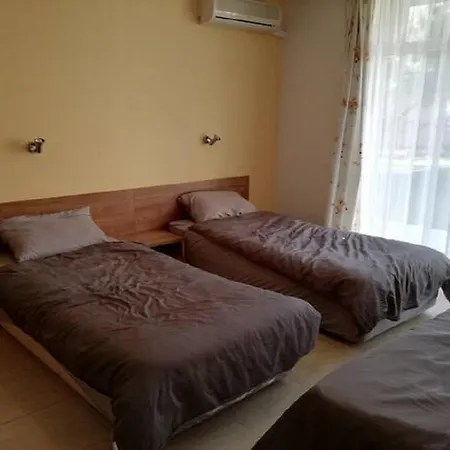 Yves 2 Bed At Sun Village Sunny Not Far Away From The Sea 아파트