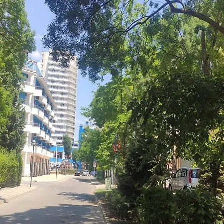 Yves 2 Bed At Sun Village Sunny Not Far Away From The Sea 아파트 *