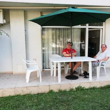 Yves 2 Bed At Sun Village Sunny Not Far Away From The Sea דירה *